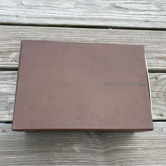 Classic Louis Vuitton Sneakers - Picture 9 of 9